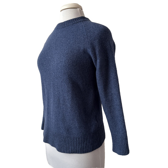 Banana Republic Women’s M 100% Merino Extra Fine Wool Crew Neck Sweater Preppy - Picture 2 of 9